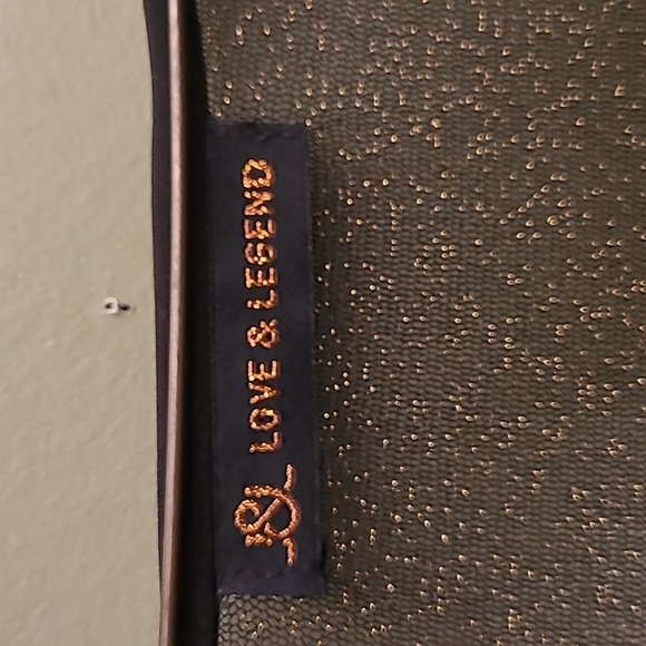 - Love & Legend XXL Sleeveless Blouse - Picture 3 of 5